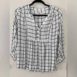 Universal Thread Black and White Cuffed Sleeve Blouse